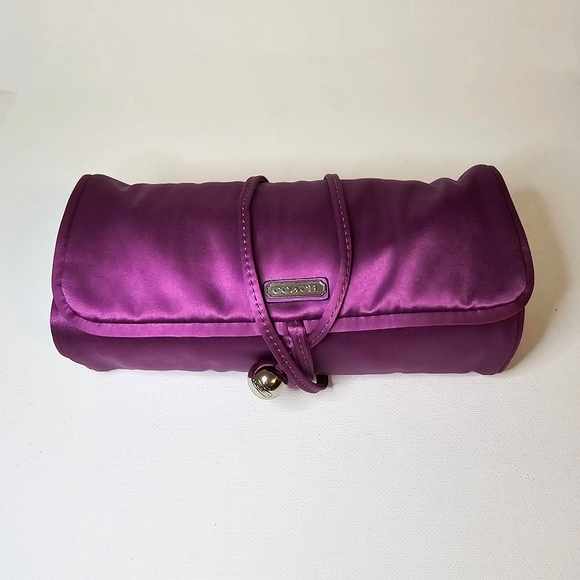 ❌️Sold❌️ Coach Occasion Satin Jewelry Roll Mulberry 66561 - Picture 2 of 7